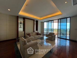 Condo en venta de 4 habitaciones en Yan Nawa, Bangkok