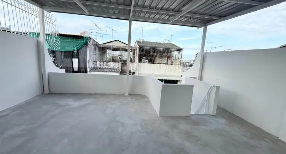 出租 3 卧室 联排别墅 在 Khlong San, 曼谷