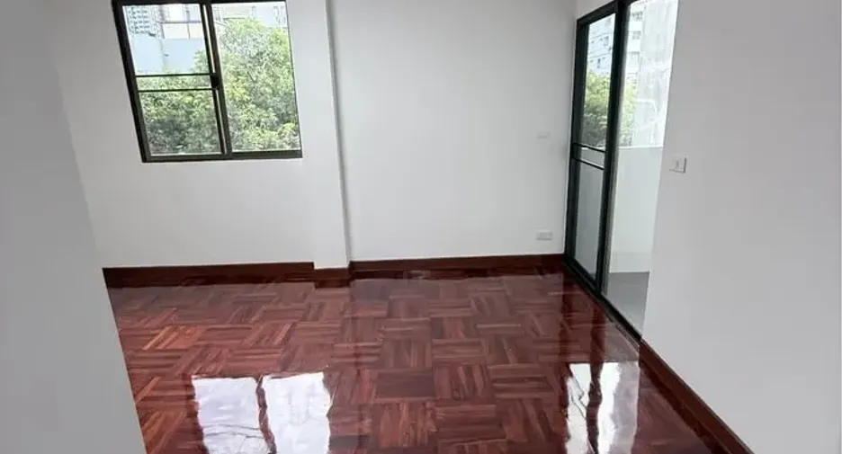 出租 3 卧室 联排别墅 在 Khlong San, 曼谷