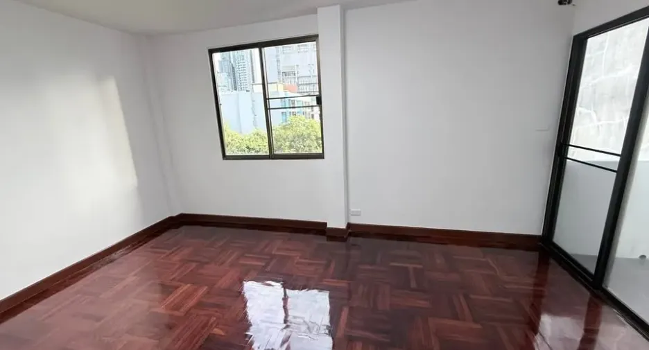 出租 3 卧室 联排别墅 在 Khlong San, 曼谷