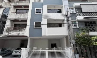 出租 3 卧室 联排别墅 在 Khlong San, 曼谷