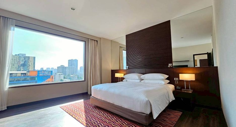 For rent 2 bedrooms condo in Khlong Toei, Bangkok