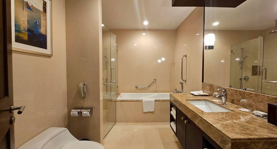 For rent 2 bedrooms condo in Khlong Toei, Bangkok