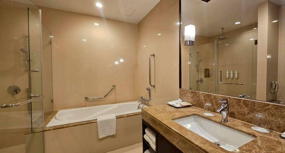 For rent 2 bedrooms condo in Khlong Toei, Bangkok