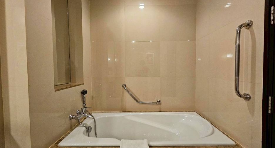 For rent 1 bed condo in Khlong Toei, Bangkok