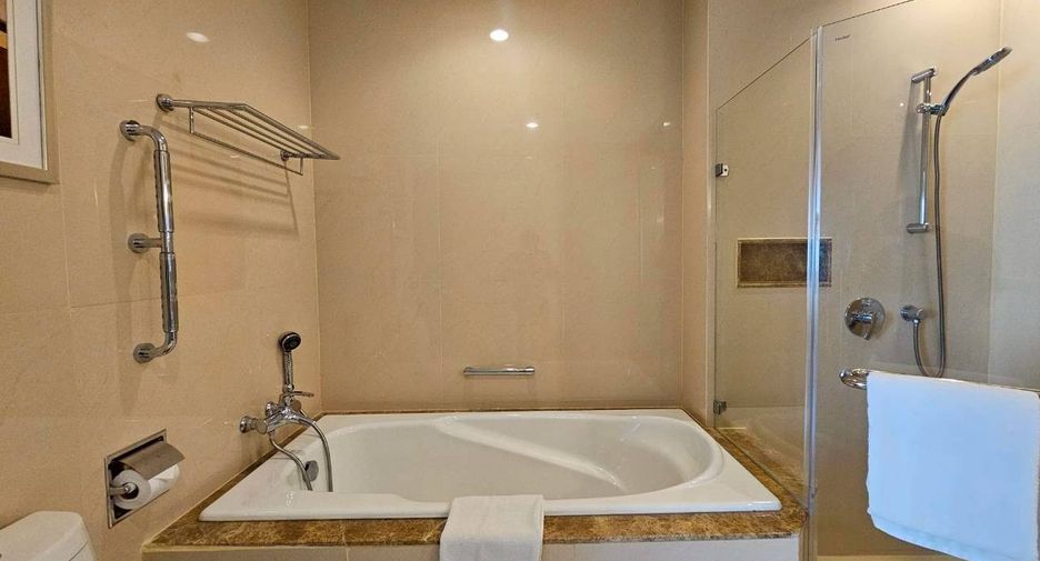 For rent 1 bed condo in Khlong Toei, Bangkok