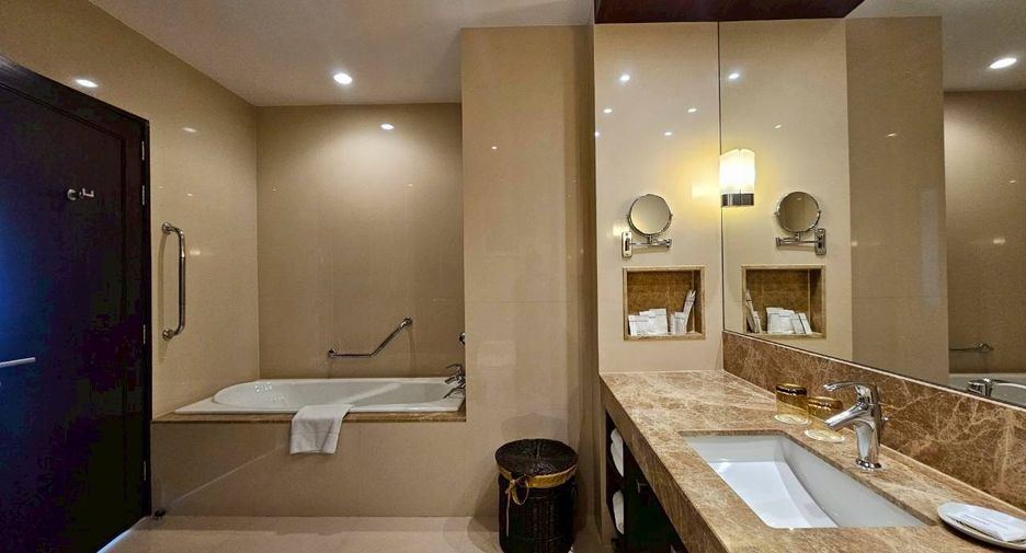 For rent 2 bedrooms condo in Khlong Toei, Bangkok