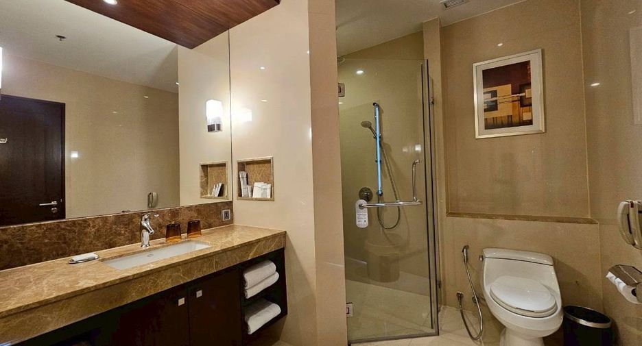 For rent 2 bedrooms condo in Khlong Toei, Bangkok