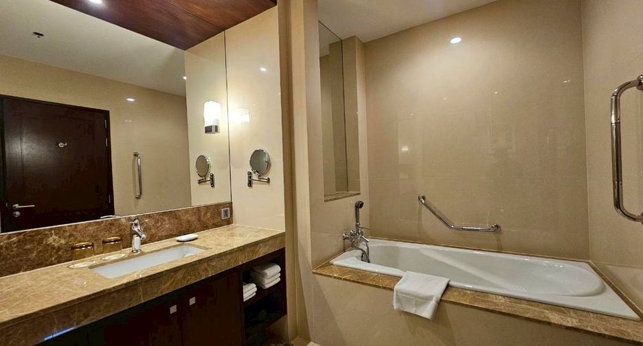 For rent 2 bedrooms condo in Khlong Toei, Bangkok