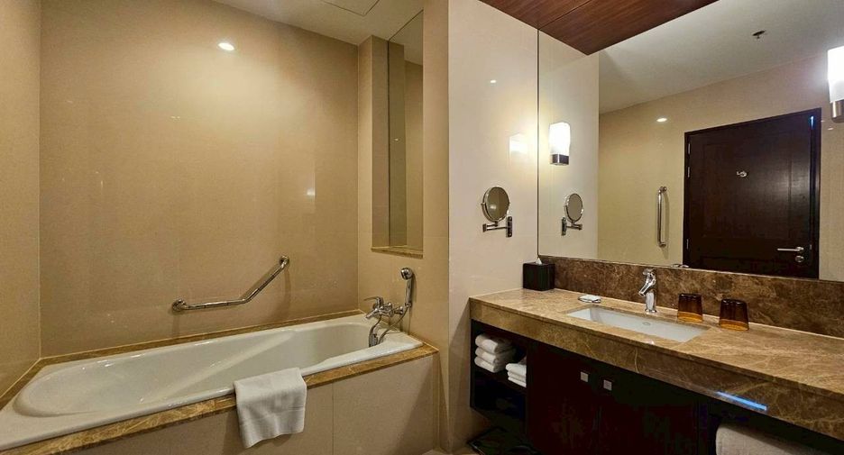 For rent 2 bedrooms condo in Khlong Toei, Bangkok