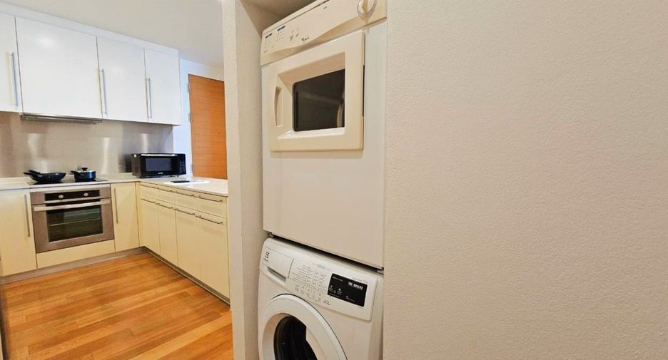 Condo en alquiler de 2 habitaciones en Bang Kho Laem, Bangkok