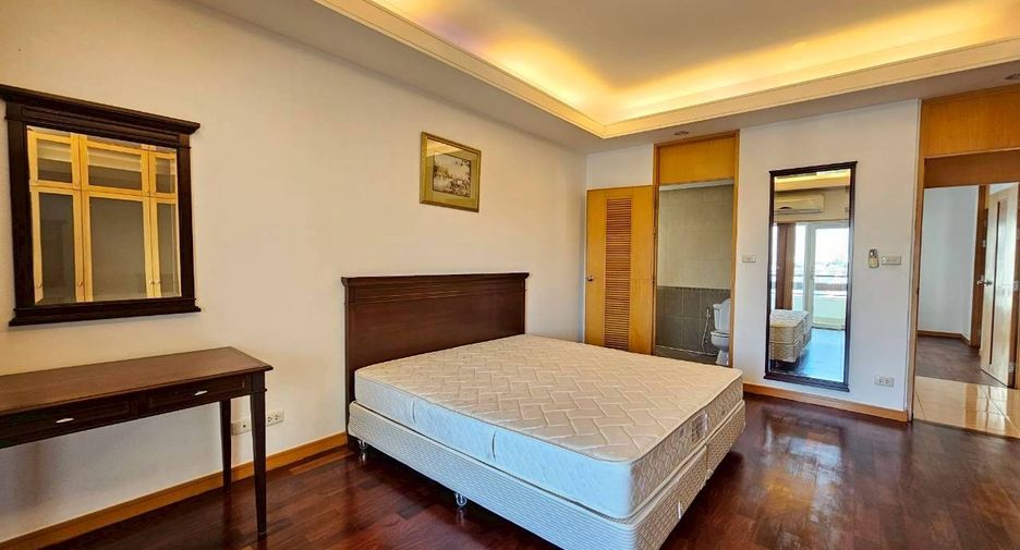 À louer 3 chambres condo à Sathon, Bangkok