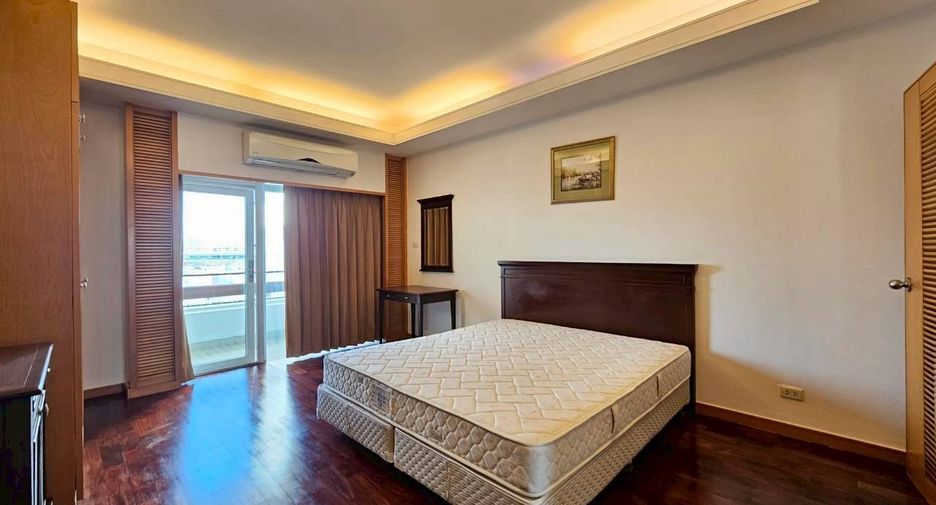 À louer 3 chambres condo à Sathon, Bangkok