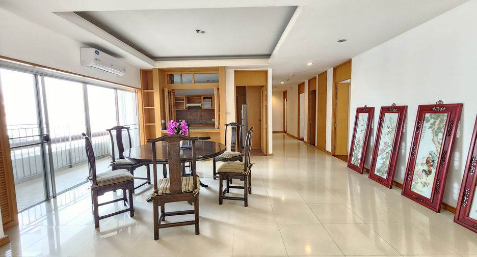 À louer 3 chambres condo à Sathon, Bangkok
