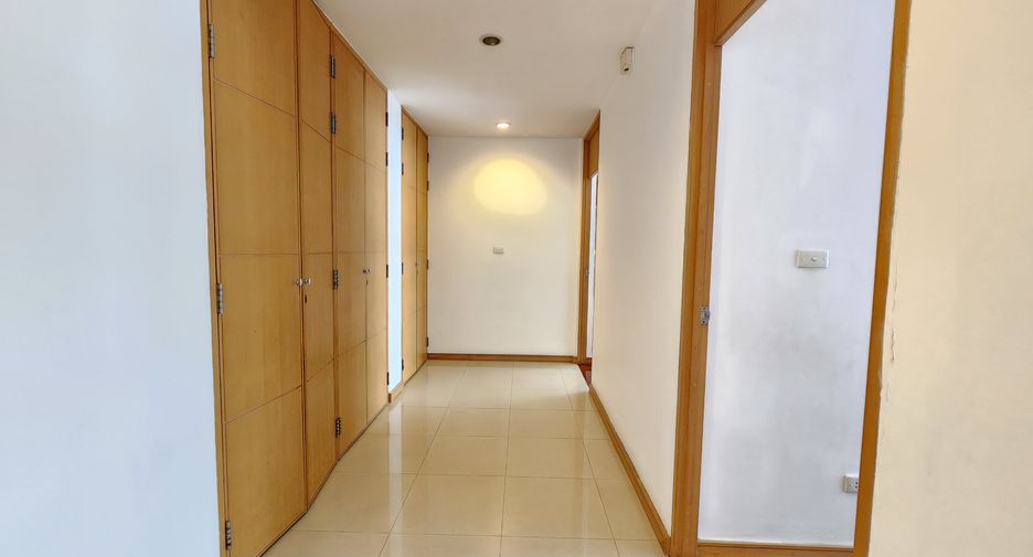 À louer 3 chambres condo à Sathon, Bangkok