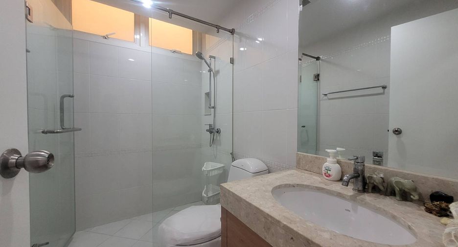 Condo en alquiler de 2 habitaciones en Khlong Toei, Bangkok