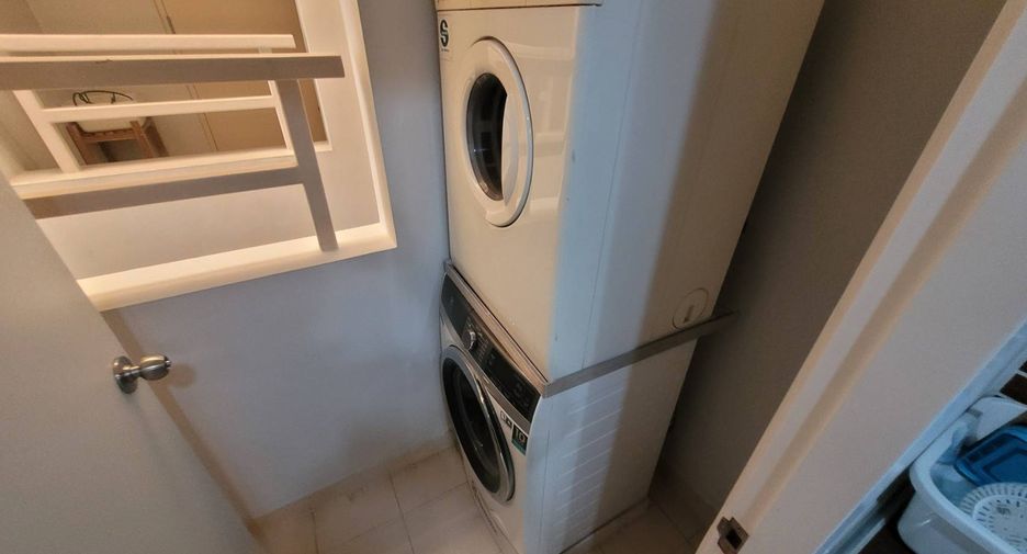 Condo en alquiler de 2 habitaciones en Khlong Toei, Bangkok