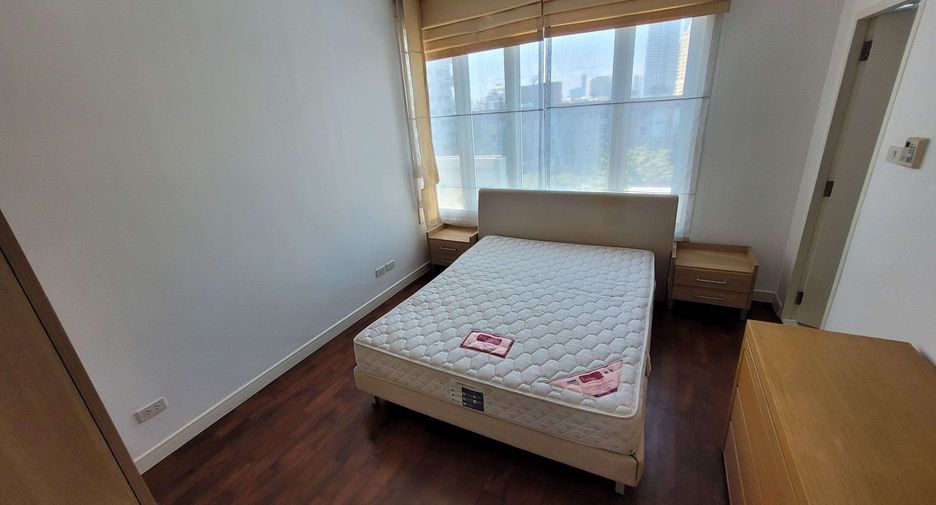 For rent 3 bedrooms condo in Khlong Toei, Bangkok