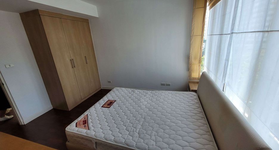 For rent 3 bedrooms condo in Khlong Toei, Bangkok