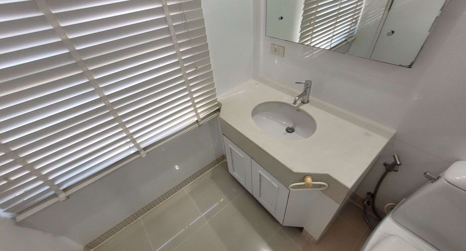 For rent 3 bedrooms condo in Khlong Toei, Bangkok
