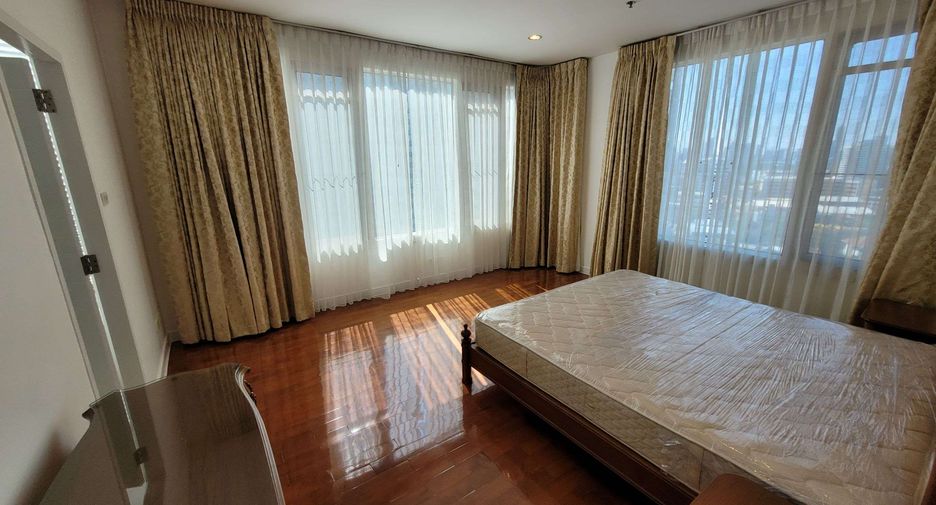 For rent 3 bedrooms condo in Khlong Toei, Bangkok