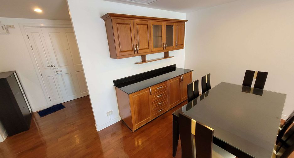 For rent 3 bedrooms condo in Khlong Toei, Bangkok