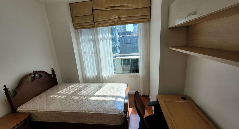 For rent 3 bedrooms condo in Khlong Toei, Bangkok
