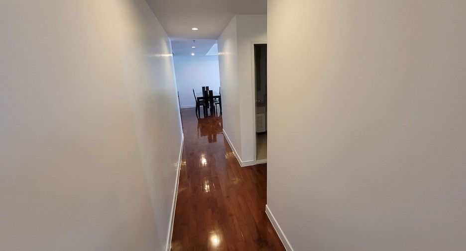 For rent 3 bedrooms condo in Khlong Toei, Bangkok