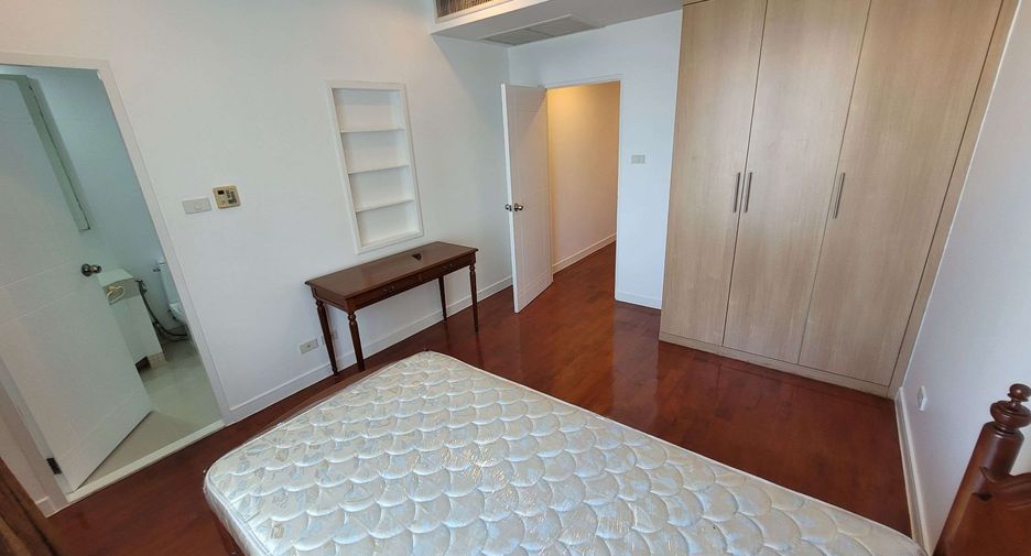 For rent 3 bedrooms condo in Khlong Toei, Bangkok