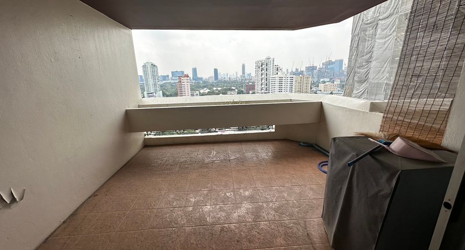 For rent 2 bedrooms condo in Khlong Toei, Bangkok