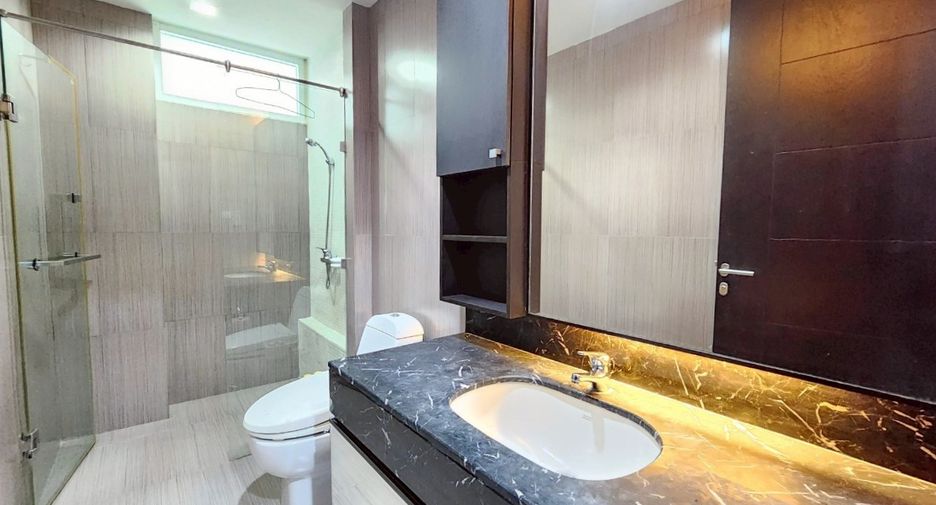 À louer 2 chambres condo à Watthana, Bangkok
