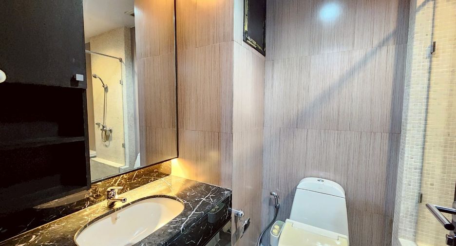 À louer 2 chambres condo à Watthana, Bangkok