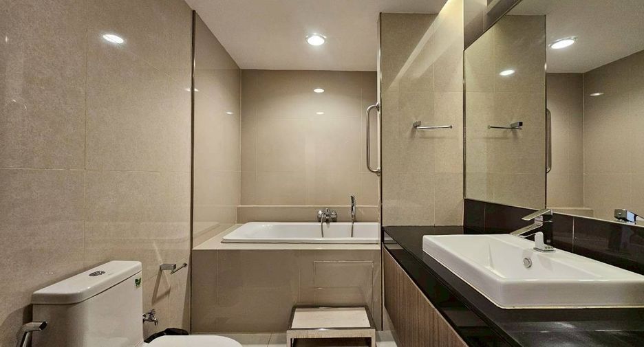 For rent 2 bedrooms condo in Pathum Wan, Bangkok