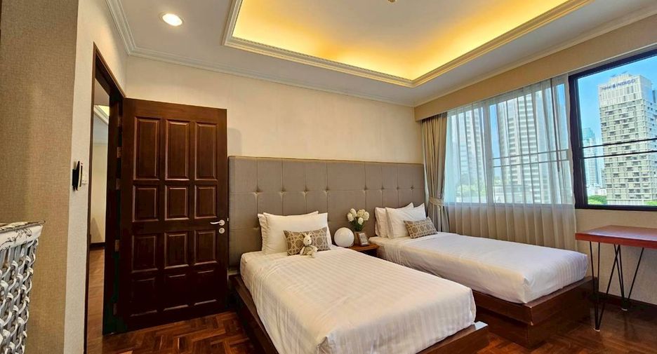 For rent 2 bedrooms condo in Pathum Wan, Bangkok