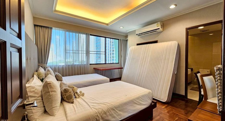 For rent 2 bedrooms condo in Pathum Wan, Bangkok