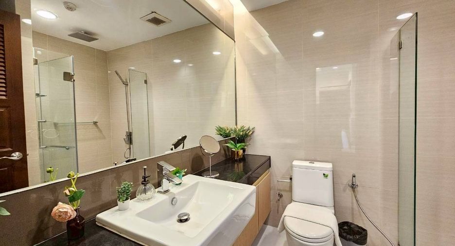 For rent 2 bedrooms condo in Pathum Wan, Bangkok