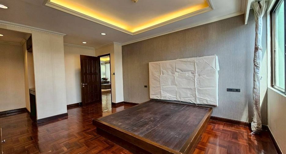 For rent 2 bedrooms condo in Pathum Wan, Bangkok