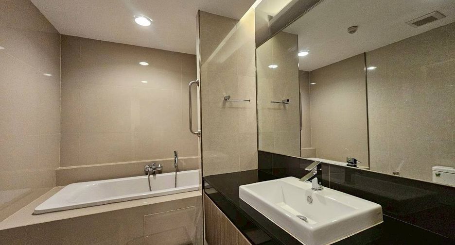 For rent 2 bedrooms condo in Pathum Wan, Bangkok