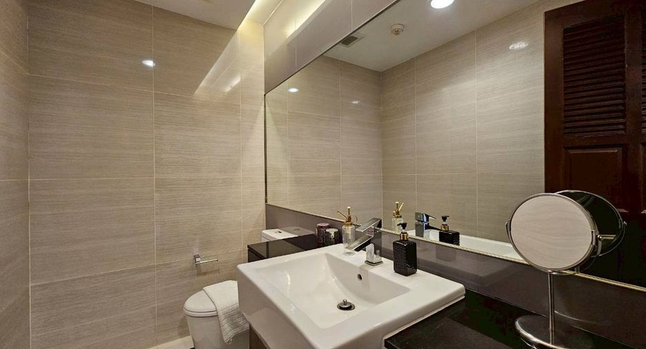 For rent 2 bedrooms condo in Pathum Wan, Bangkok