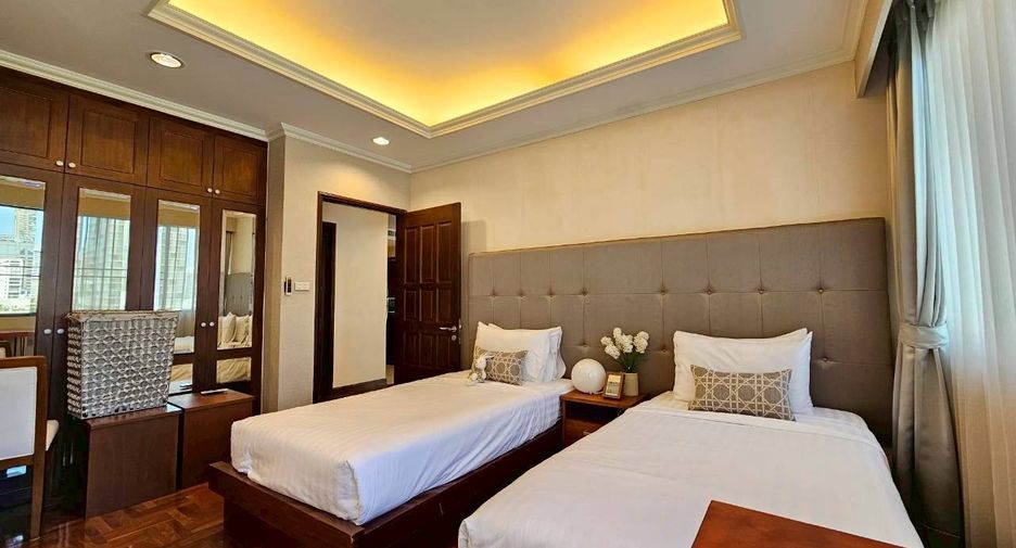 For rent 2 bedrooms condo in Pathum Wan, Bangkok