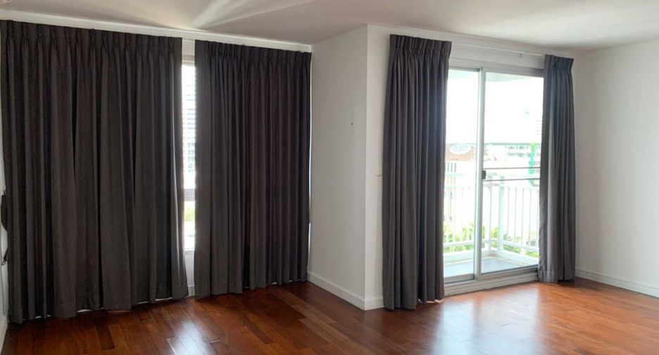 For rent 2 bedrooms condo in Watthana, Bangkok