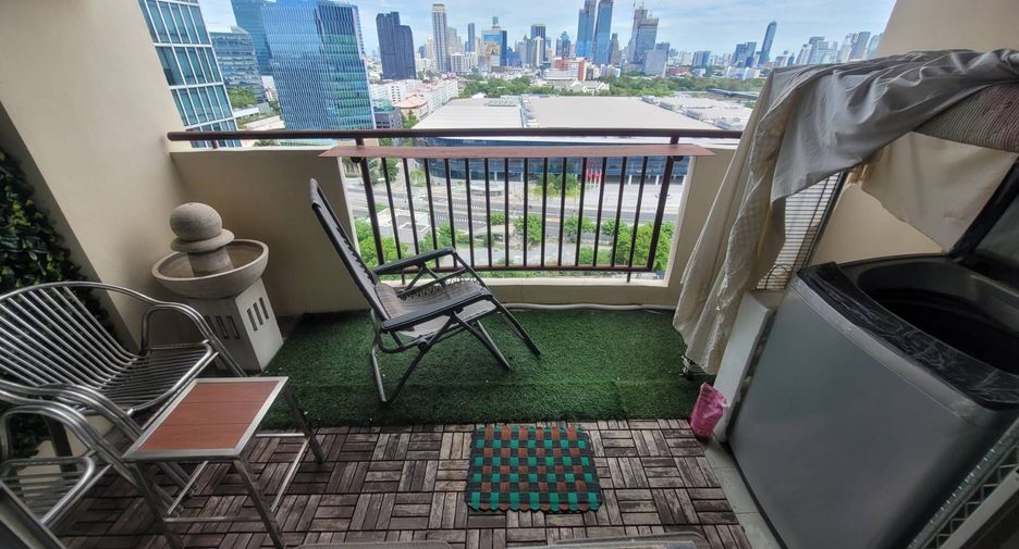 For rent 2 bedrooms condo in Khlong Toei, Bangkok