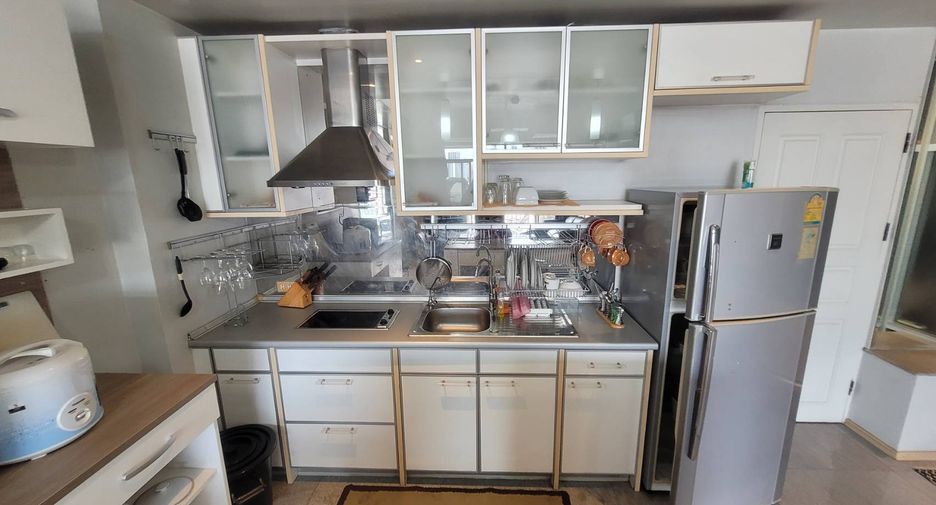 For rent 2 bedrooms condo in Khlong Toei, Bangkok