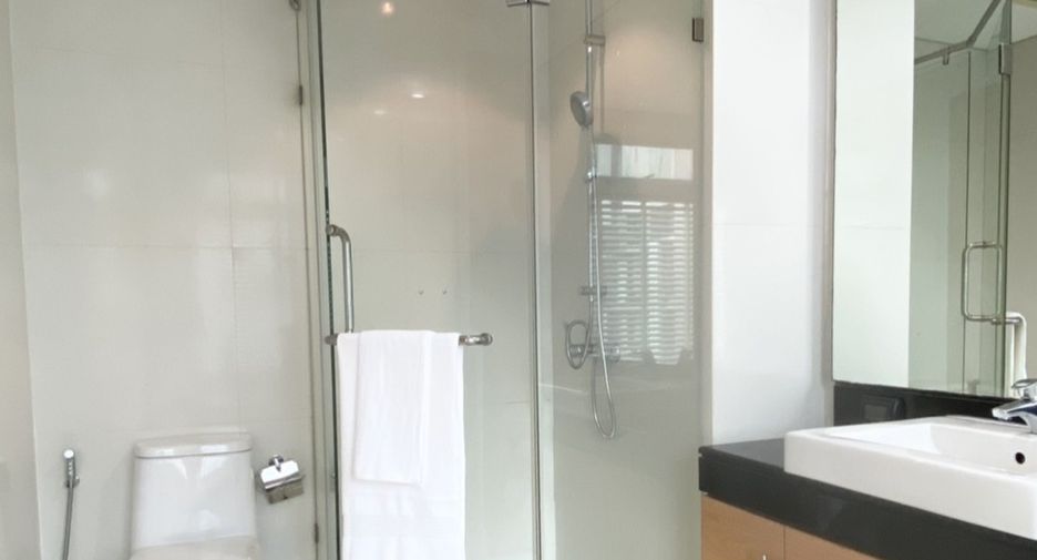 For rent 3 bedrooms condo in Khlong Toei, Bangkok