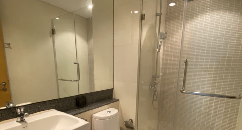 For rent 3 bedrooms condo in Khlong Toei, Bangkok