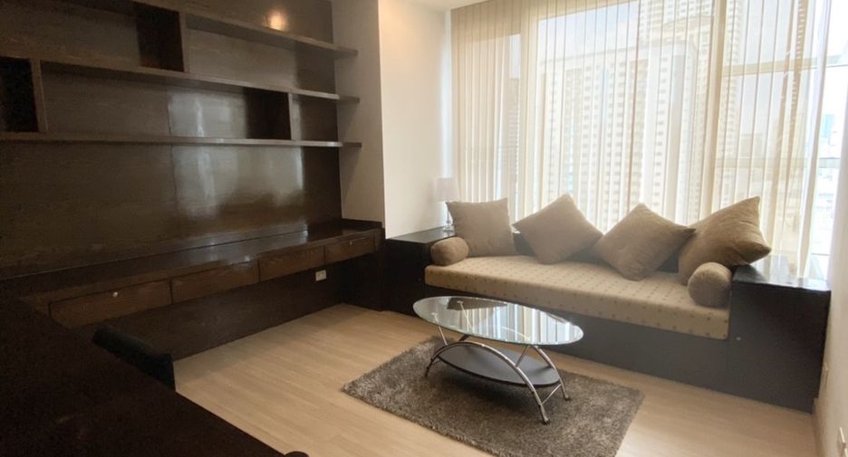 For rent 3 bedrooms condo in Khlong Toei, Bangkok