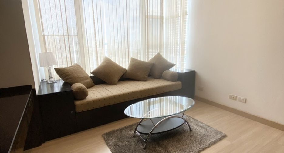 For rent 3 bedrooms condo in Khlong Toei, Bangkok