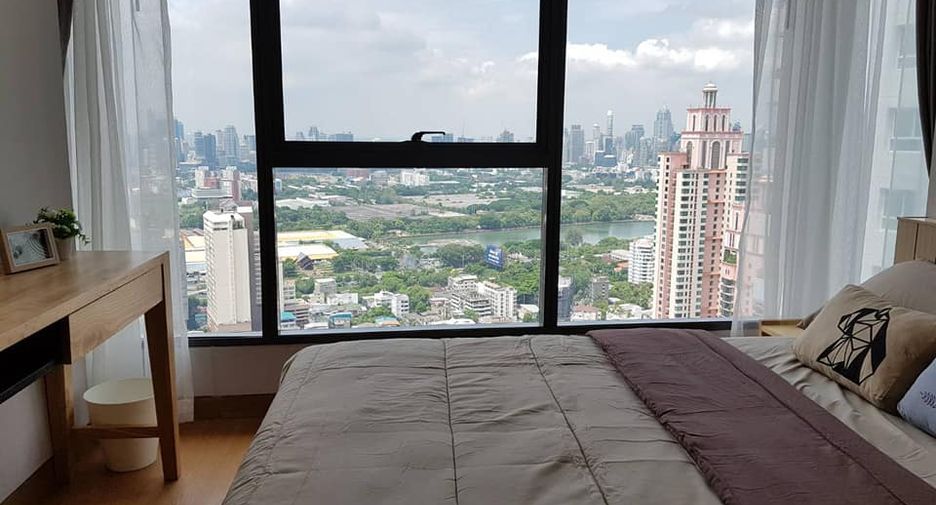 For rent 2 bedrooms condo in Khlong Toei, Bangkok