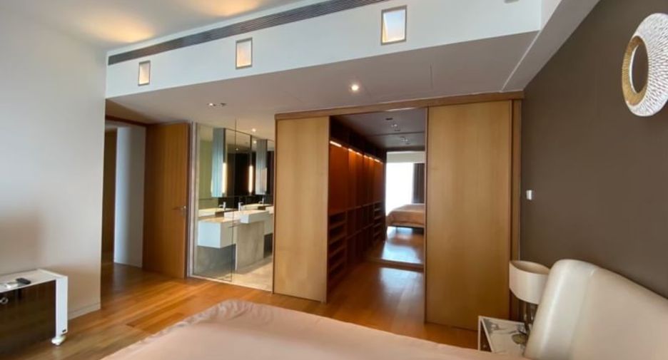 For rent 3 bedrooms condo in Sathon, Bangkok