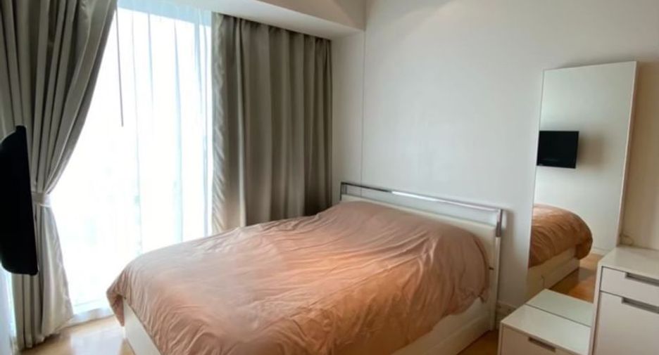For rent 3 bedrooms condo in Sathon, Bangkok